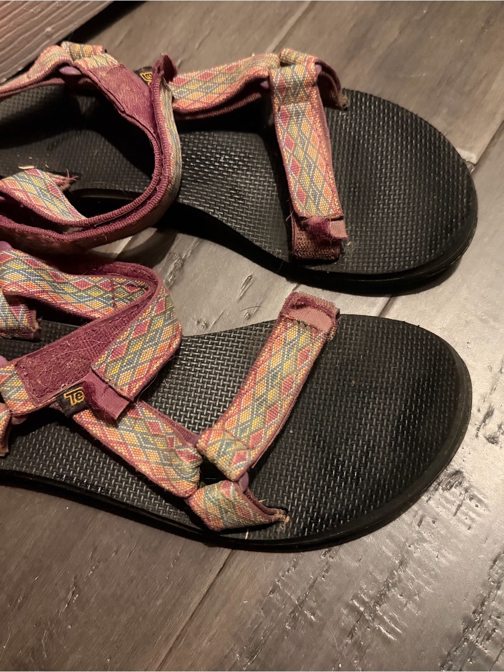 Women’s Tevas with geometric pattern Straps